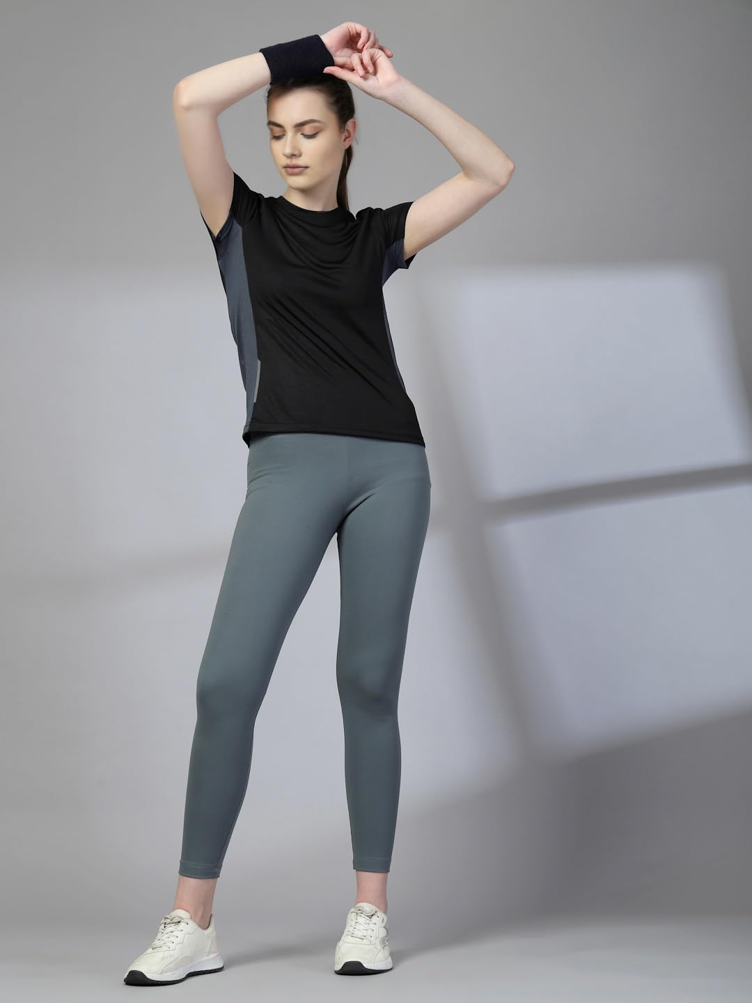 CHKOKKO Women’s Quick-Dry Gym T-Shirt – Half-Sleeve, Crew Neck with Breathable Side Mesh (Black)