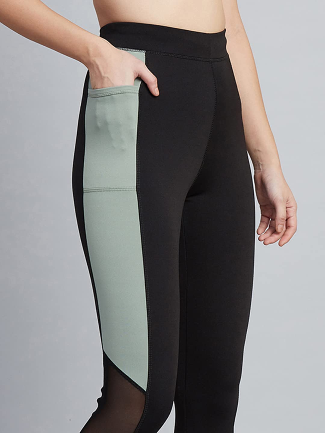 BLINKIN High-Waist Gym Leggings – Black & Green Split, Mesh Panels & Side Pockets
